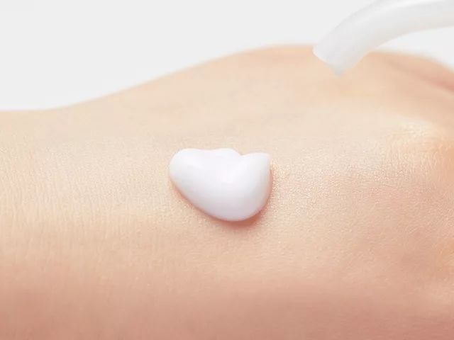 拼团丨日本贵妇牌身体乳，抹完身体香香的、滑滑的