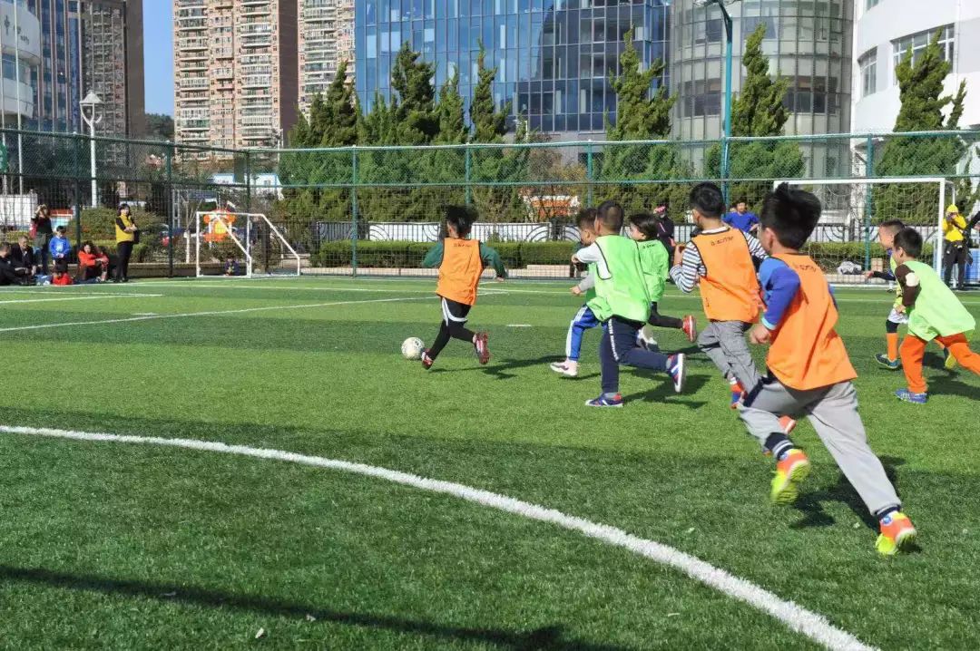 携手绿茵快乐足球希望在我们——第五届“爱绿茵”青岛幼儿足球精英邀请赛胜利闭幕