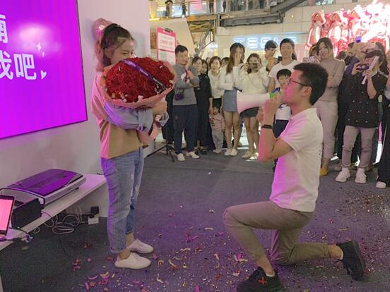 床上见！投影如此轰趴背后的市场逻辑