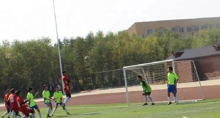 我县足球小子创历史佳绩！