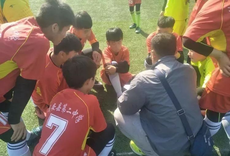 我县足球小子创历史佳绩！