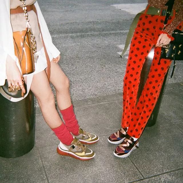 鞋带绕脚脖,鞋带勒脚脖会水肿吗