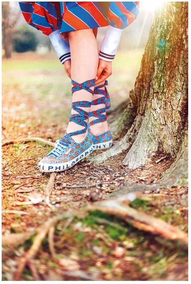 鞋带绕脚脖,鞋带勒脚脖会水肿吗