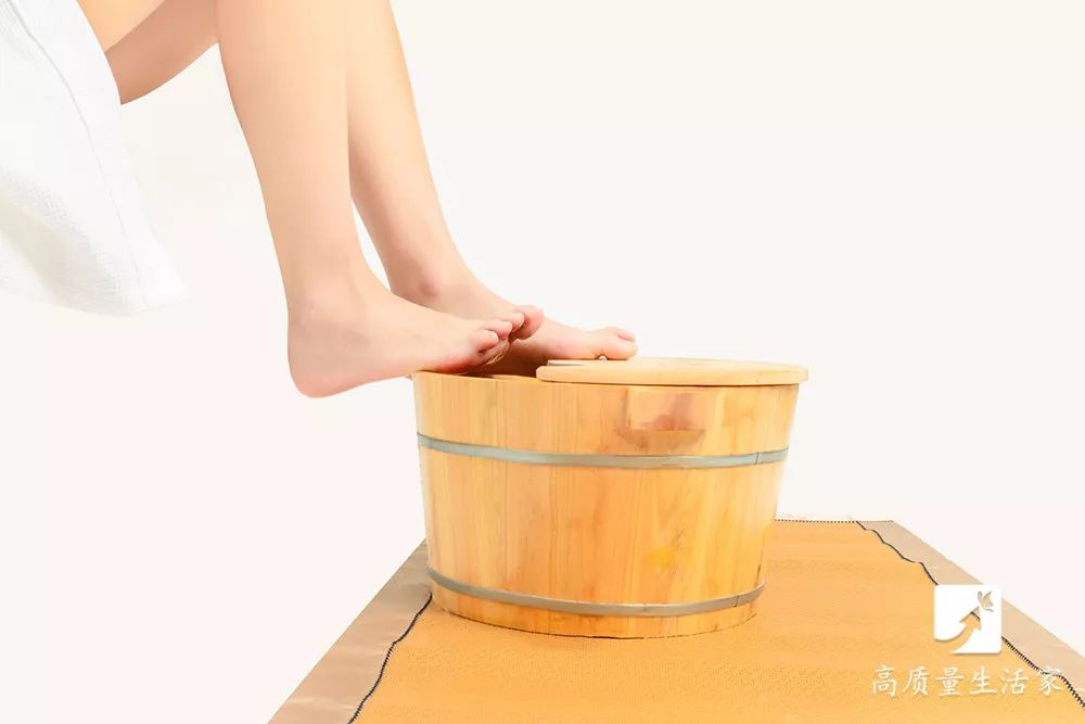 用它泡脚满头黑发还能抗衰老,延缓衰老睡前泡脚