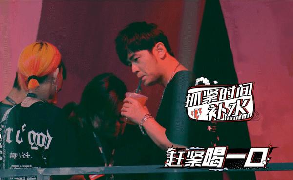 周杰伦奶茶店奶茶多少钱,排队排的特别长的奶茶叫什么