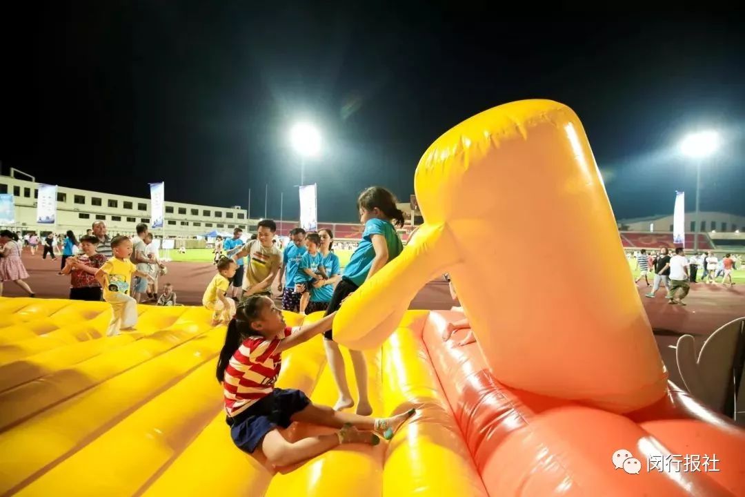 快，换上跑鞋，到上海最美林荫道中，参加欢乐嘉年华！