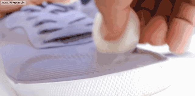 她用吹风机对着厨房墙壁吹一下，结果邻居个个都学她！