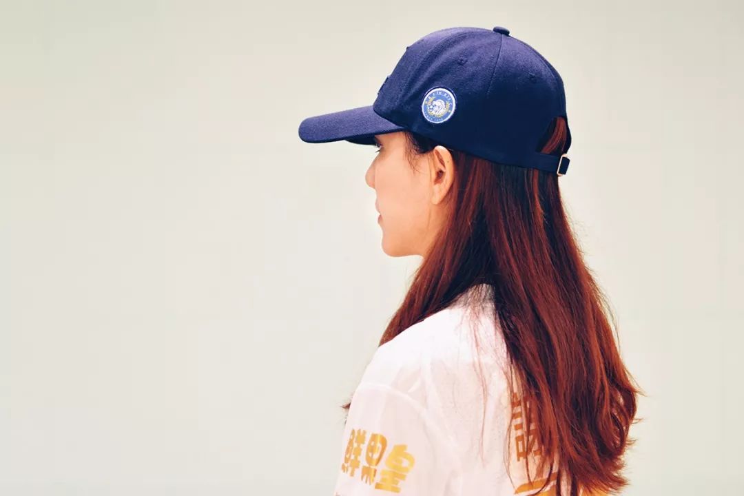 在浮华都市共赴一场盛大球赛，只要一样的球衣