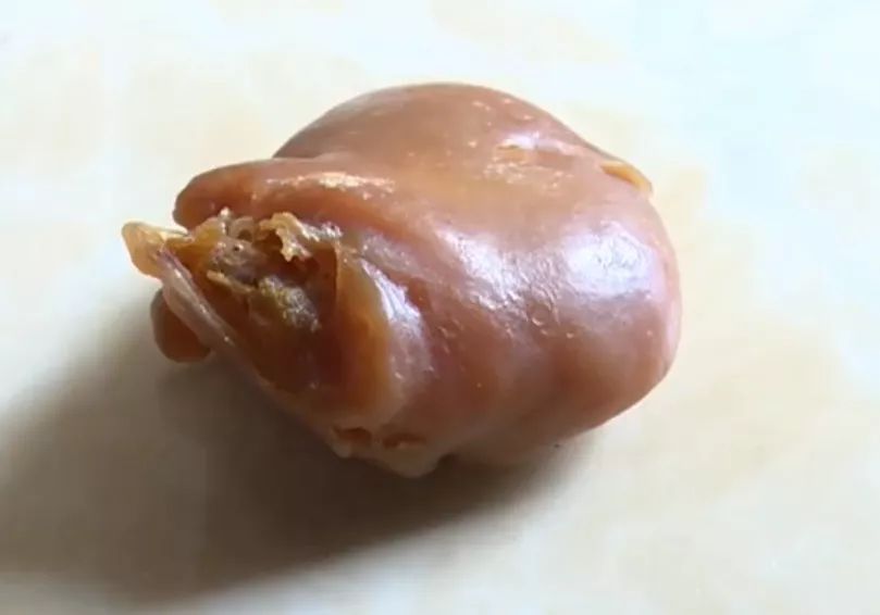 女子杀鸡得上亿元鸡宝,女子杀鸡取出400万