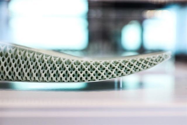 阿迪达斯3d打印跑鞋价格,阿迪达斯运动鞋耐克运动鞋