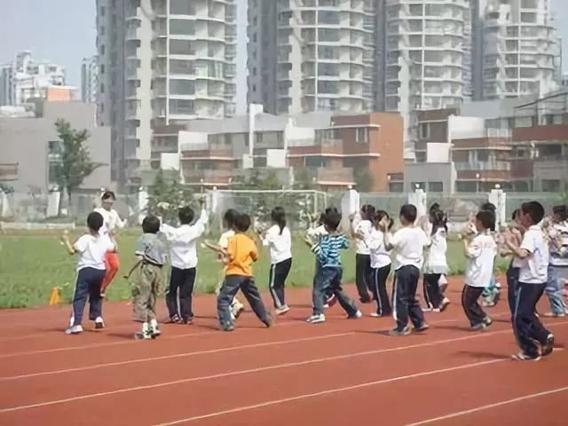 小学低年级体育教学指导思想,低年级体育课教学方法