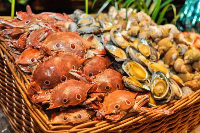 ￥238/位——“爱尔兰生蚝+15种海鲜”畅吃，还送波龙！乐队表演周末哈根达斯！这家希尔顿旗下酒店颠覆吃货想象！