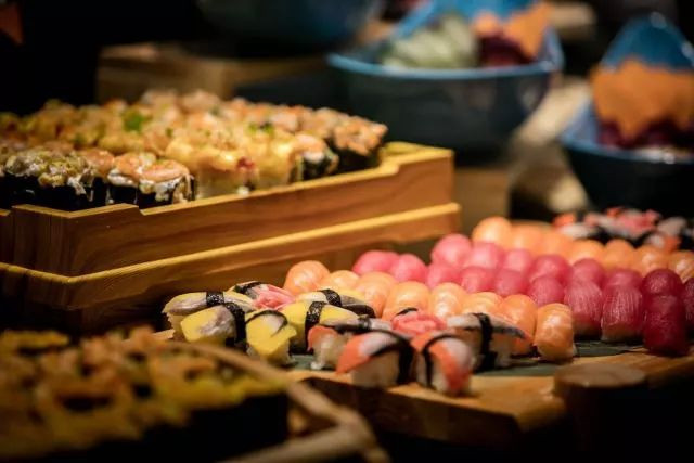 ￥238/位——“爱尔兰生蚝+15种海鲜”畅吃，还送波龙！乐队表演周末哈根达斯！这家希尔顿旗下酒店颠覆吃货想象！