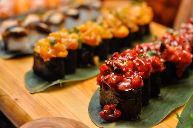 ￥238/位——“爱尔兰生蚝+15种海鲜”畅吃，还送波龙！乐队表演周末哈根达斯！这家希尔顿旗下酒店颠覆吃货想象！