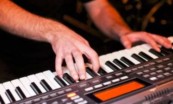 ￥238/位——“爱尔兰生蚝+15种海鲜”畅吃，还送波龙！乐队表演周末哈根达斯！这家希尔顿旗下酒店颠覆吃货想象！