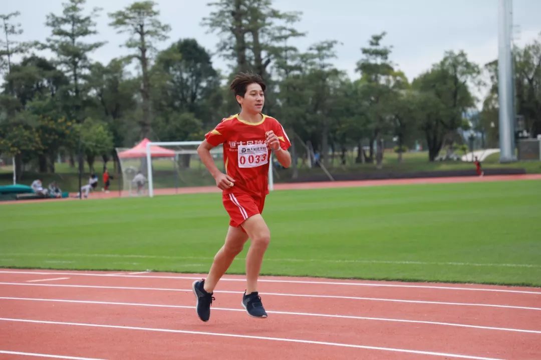 足球特点校的足球比赛,足球趣味运动会项目