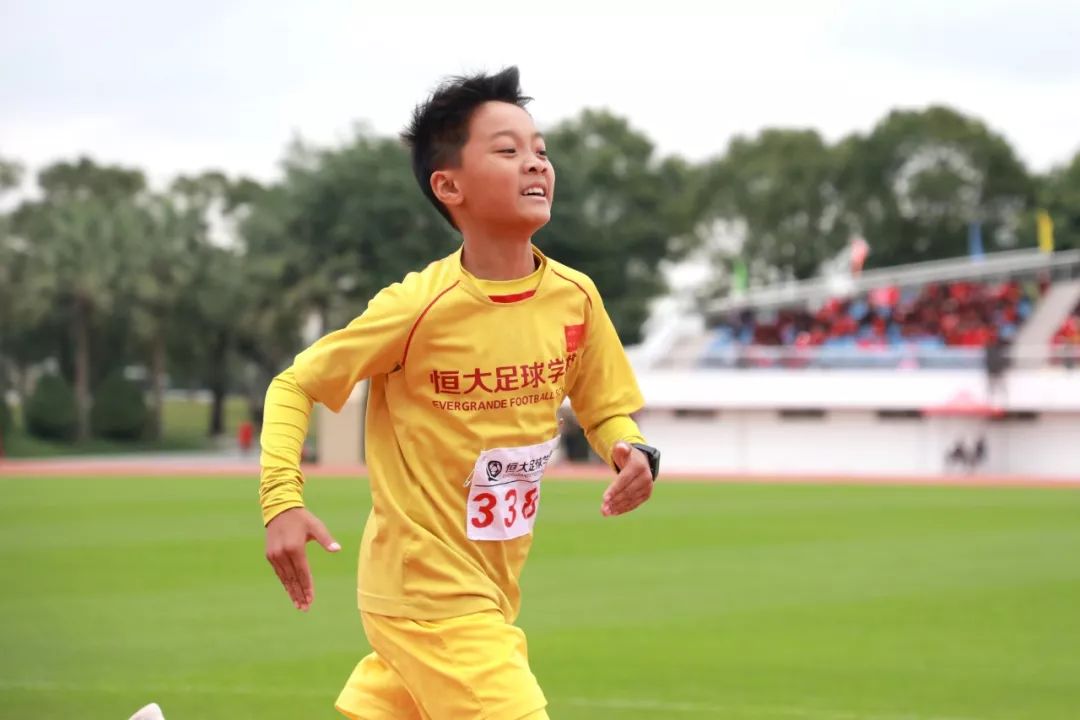 足球特点校的足球比赛,足球趣味运动会项目