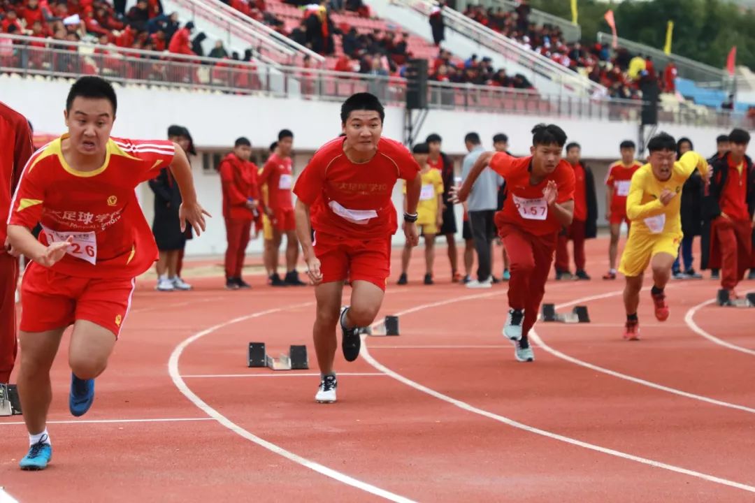 足球特点校的足球比赛,足球趣味运动会项目