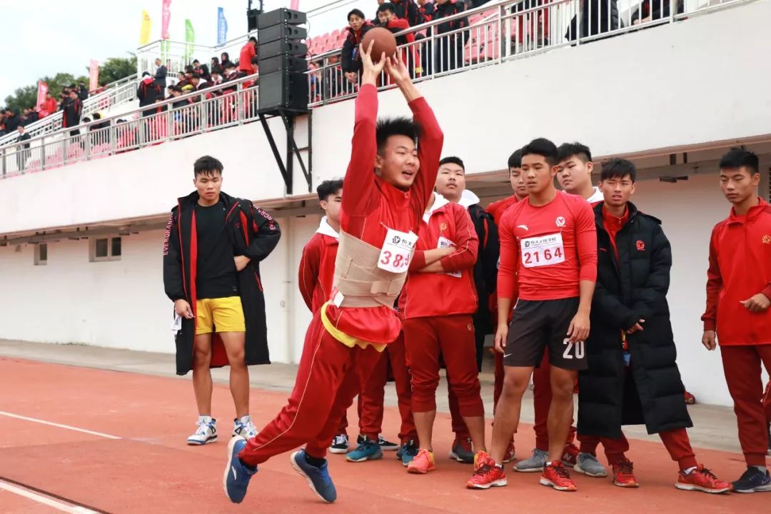 足球特点校的足球比赛,足球趣味运动会项目