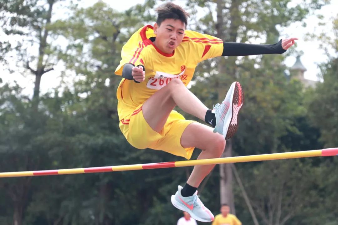 足球特点校的足球比赛,足球趣味运动会项目