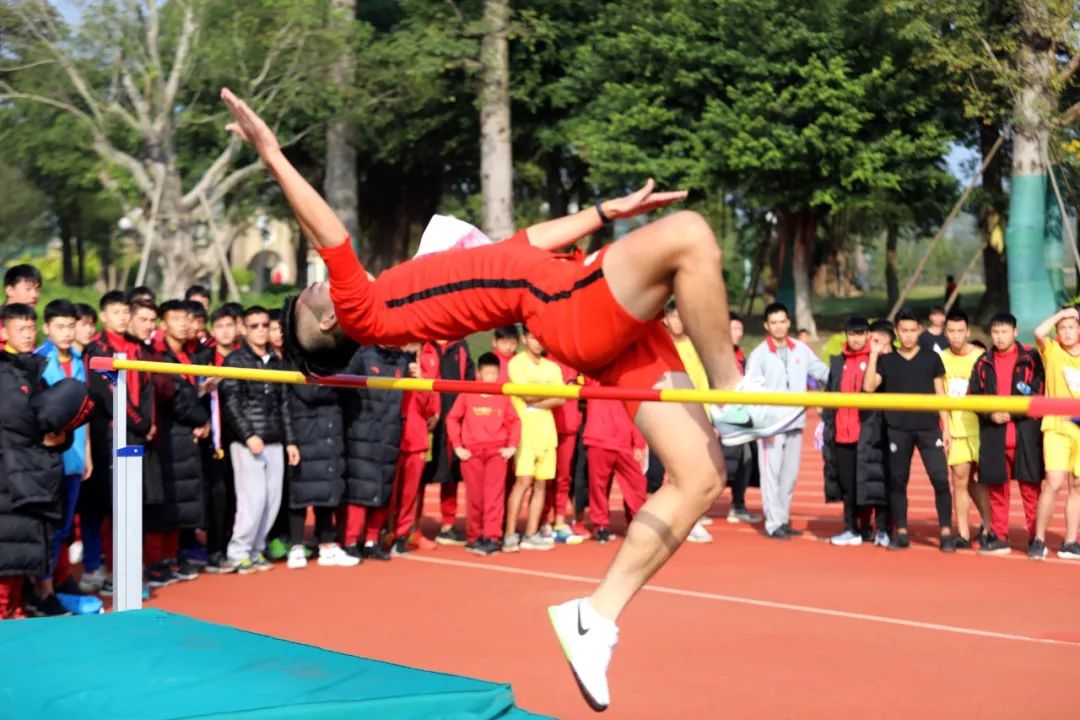 足球特点校的足球比赛,足球趣味运动会项目