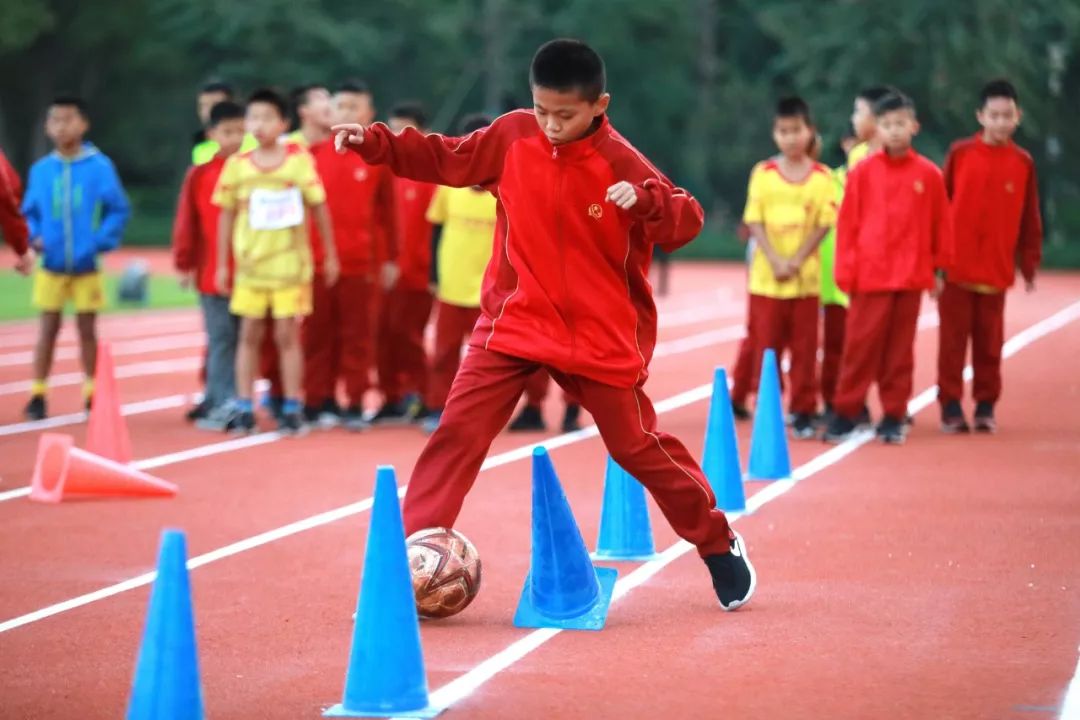 足球特点校的足球比赛,足球趣味运动会项目