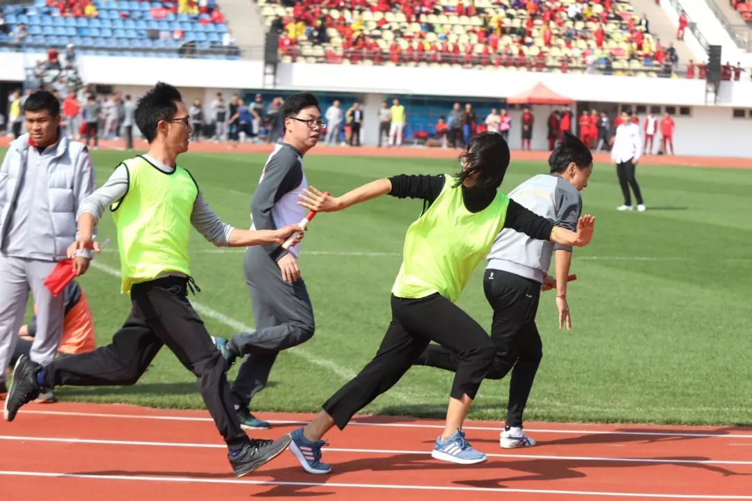 足球特点校的足球比赛,足球趣味运动会项目