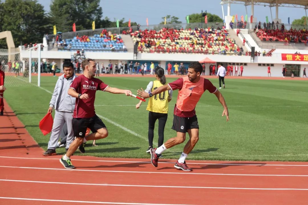 足球特点校的足球比赛,足球趣味运动会项目