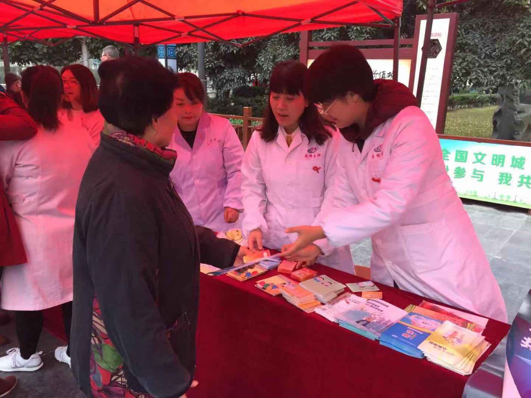 「健康教育」知艾防艾，共享健康，南明区多部门联合开展第31个“世界艾滋病日”宣传活动！