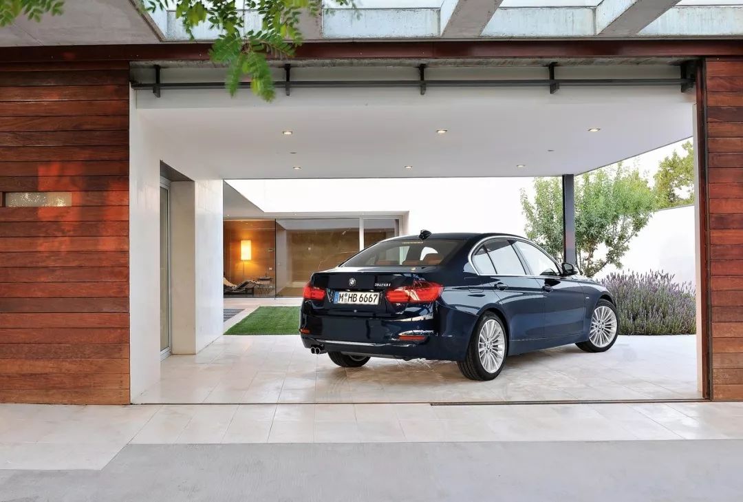 4s店维修后被撞,4s店维修被撞坏