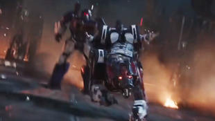 变形金刚跟大黄蜂pk谁更厉害,大黄蜂变形金刚最开始的样子