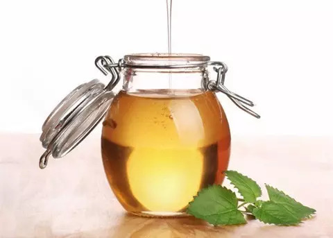 嘴唇干裂怎么办快速解决方法,小孩嘴唇干裂快速恢复小妙招