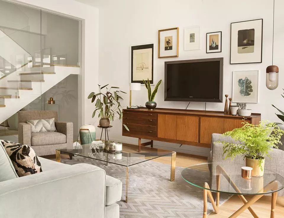 不打孔的挂画,不伤墙面的挂画方法