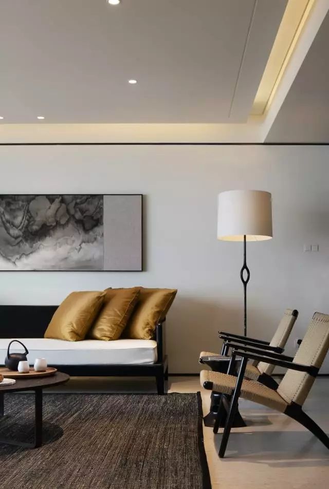 不打孔的挂画,不伤墙面的挂画方法