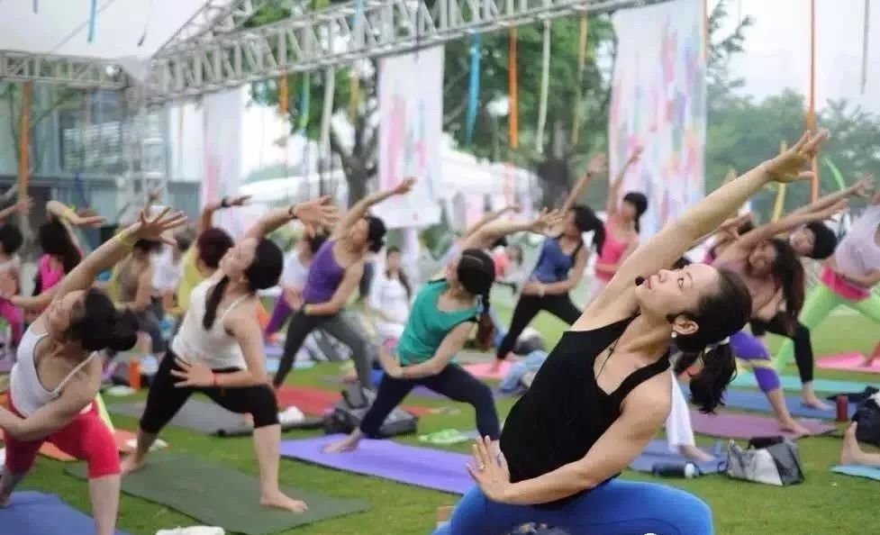 瑜伽百人团购活动等你来袭,千人瑜伽活动视频