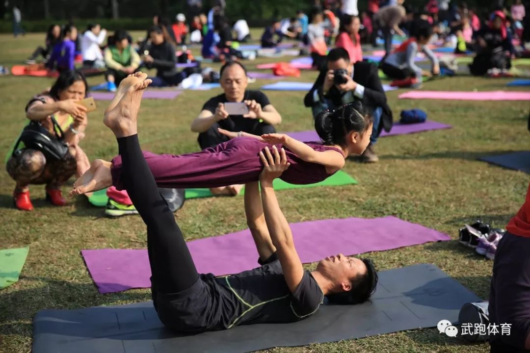 瑜伽百人团购活动等你来袭,千人瑜伽活动视频
