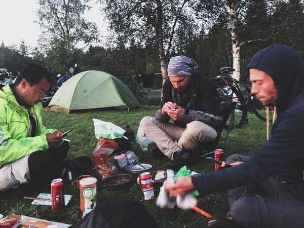 骑着摩托车环中国旅游,俩郑州小伙骑摩托环游欧洲