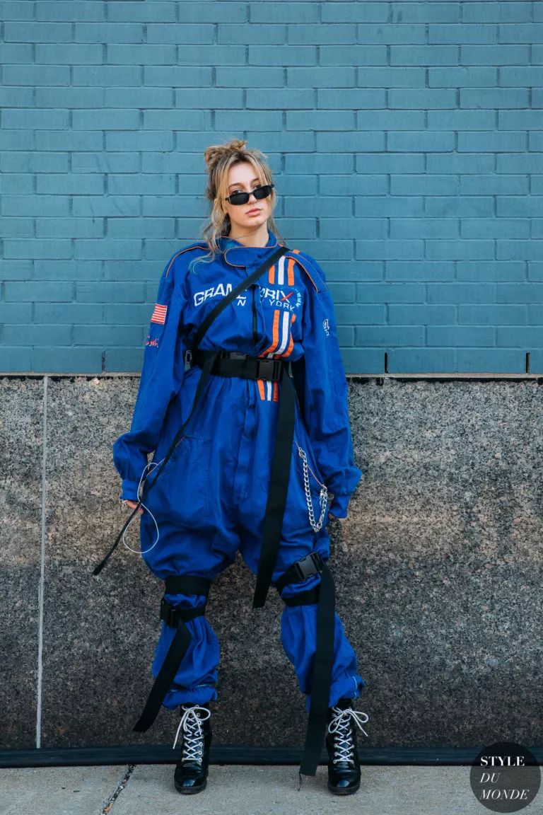 衣服越厚包越小,今年冬天衣服穿得越厚越时髦