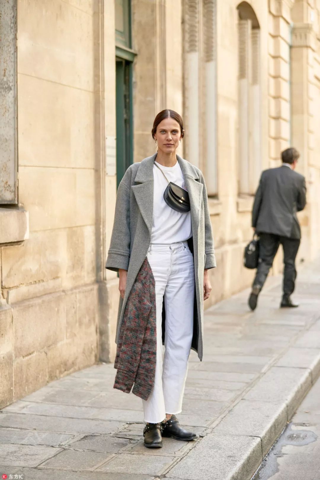 衣服越厚包越小,今年冬天衣服穿得越厚越时髦