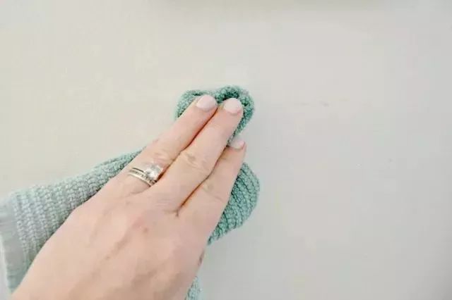 白墙孩子给弄脏了有什么能变白,白墙弄脏了有哪些步骤把它弄干净