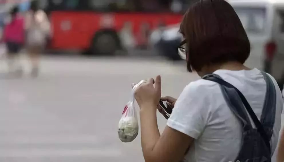 「秘籍」“三只手”，不但争“绩效”，还在写“年终总结”！附：桂林某“员工”刚做的一单……