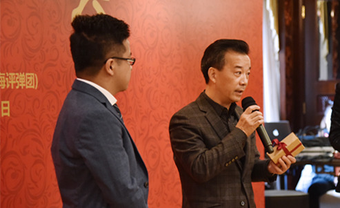 递上拜师帖，先生送给他一个500G移动硬盘……