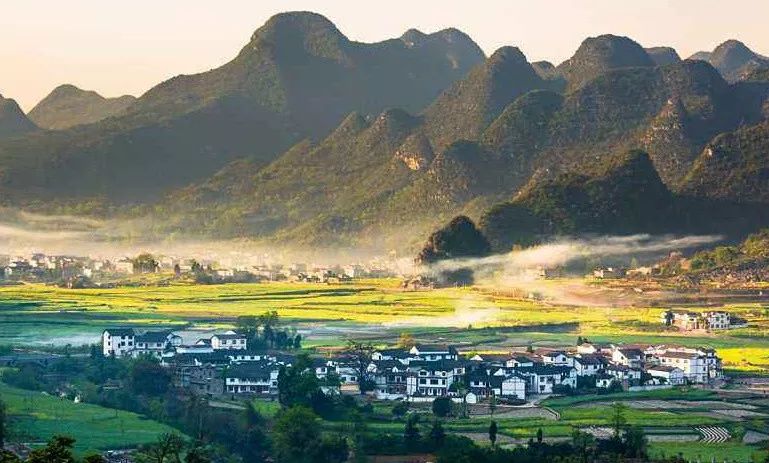 黔东南+黔西南经典八日游—昆明—马岭河峡谷—万峰林—黄果树瀑布—荔波小七孔—千户苗寨—镇远古镇—梵净山—石阡温泉