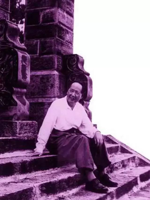 今天，毛主席诞辰126周年，铭记！