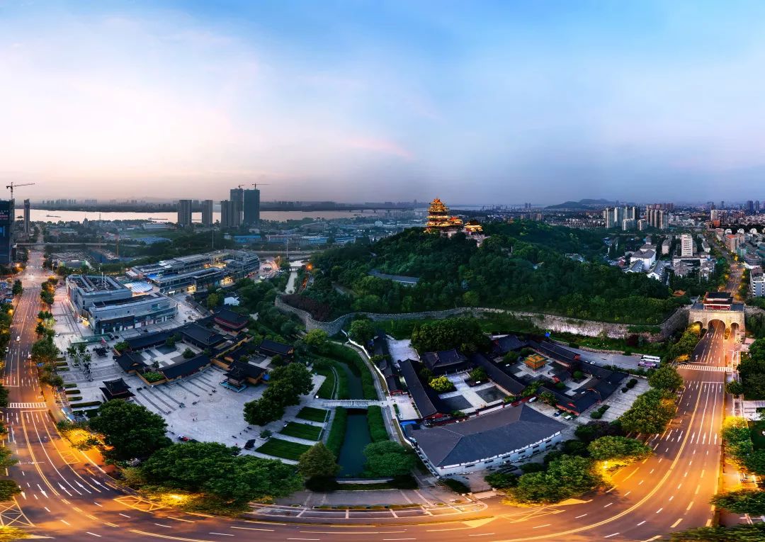 改革开放40周年图片展进行巡展,改革开放40周年南京图片展现场