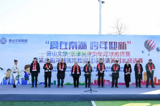 闃冲厜灏戝勾閫愭ⅵ璧涘満,闃冲厜灏戝勾鑱氳禌鍦烘縺鎯呴鎵睍椋庨噰