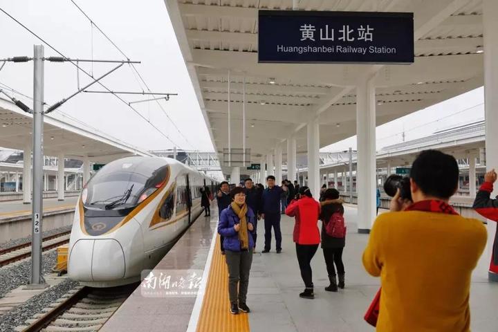 嘉兴站首次停靠动车组列车,嘉兴站停靠的高铁和动车