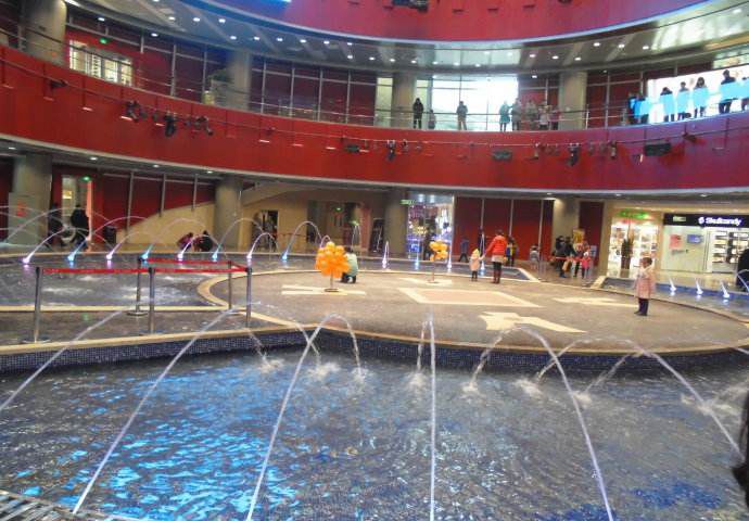 青岛吃喝玩乐的商圈,青岛适合年轻人去的商场