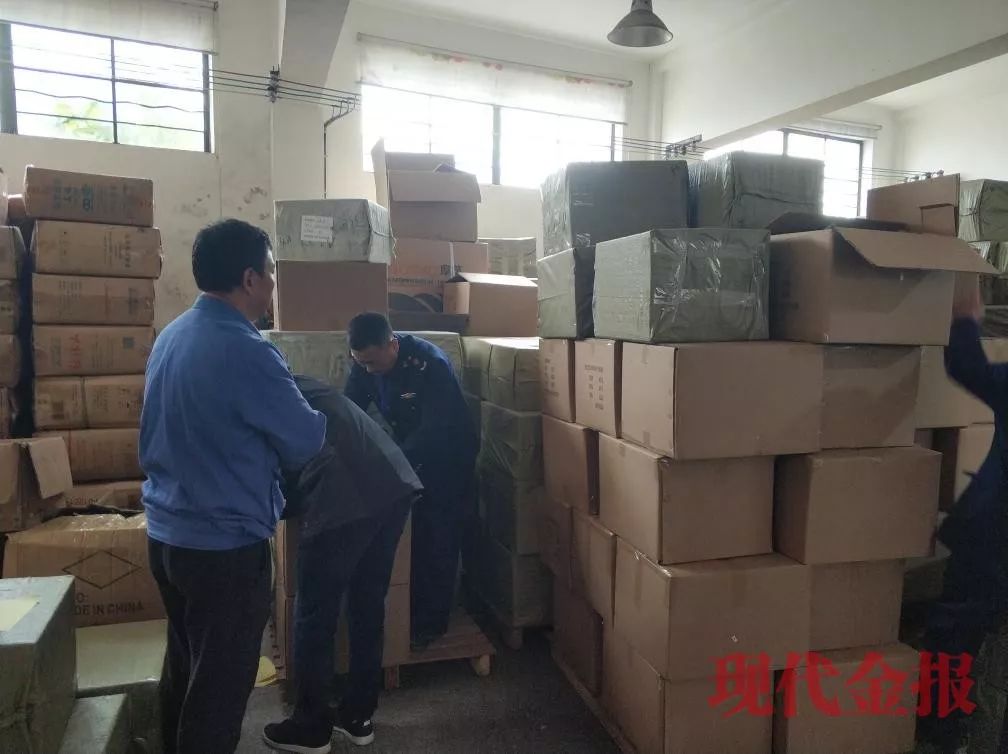 一元眼线笔生产过程图,一元眼线笔生产过程图片