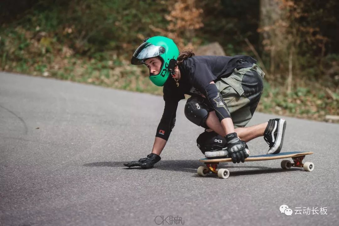 玩DH/FR？那你一定要了解这款革命性的长板专属护膝